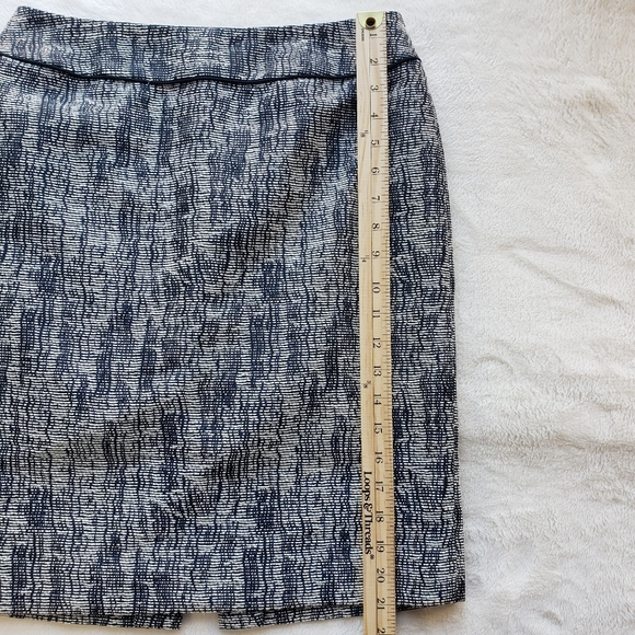 Tahari Women's Textured Black Navy Cream Pencil Skirt Size 4P Petite - Picture 10 of 11